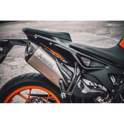 Silencieux " Slip-on Line " Akrapovic Gris pour KTM 790 DUKE (18-22)